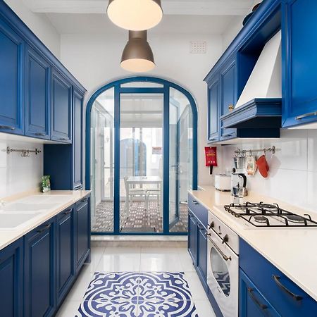 Chic, Stylish Traditional Townhouse With Terrace - Сейнт Полс Бей Екстериор снимка